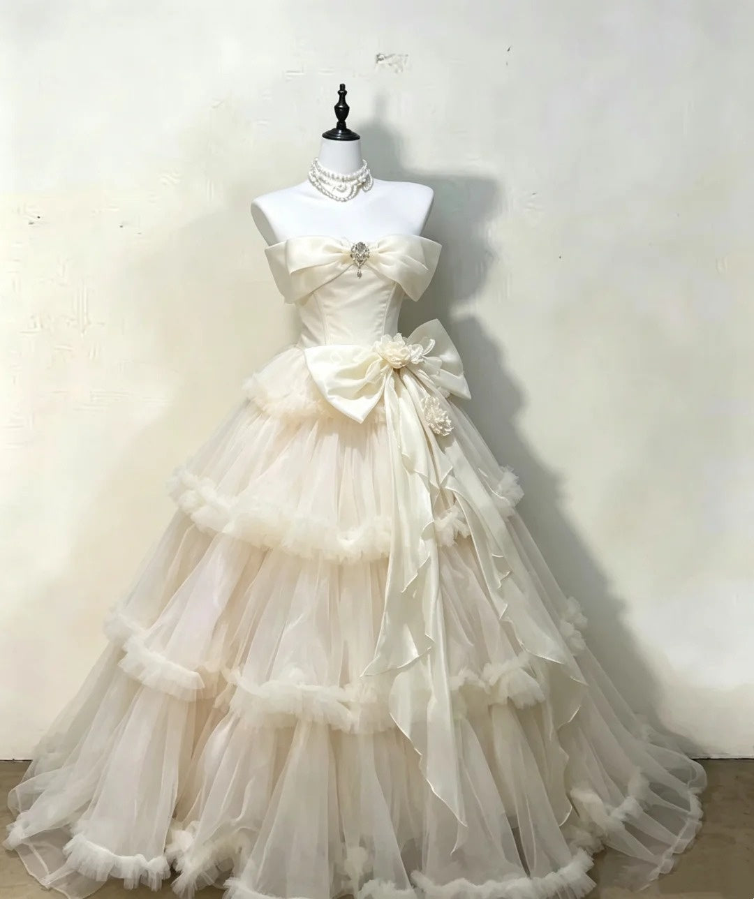 Ivory Strapless Ball Gown Big Bow Tiered Tulle Wedding Dress F0243