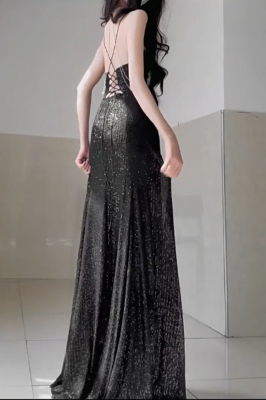 Schwarzes Pailletten-Spaghettiträger-Kleid mit Ketten-Detail, Schnürung am Rücken, Meerjungfrauen-Abschlussballkleid, geschlitzte, formelle Abendrobe Floral-011