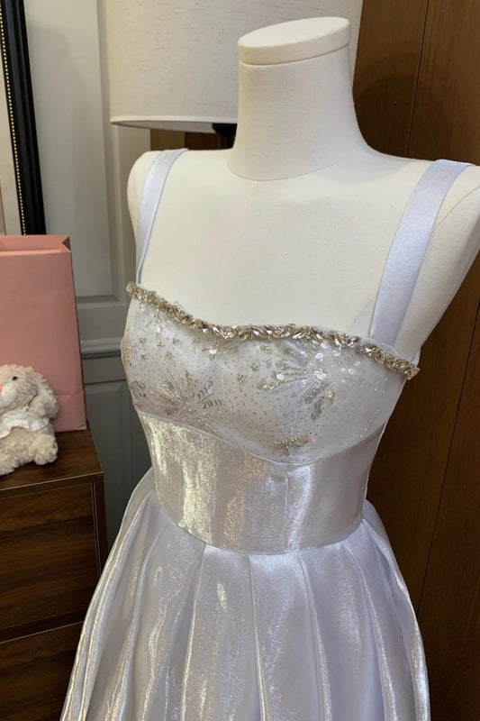 Silberweißes Pailletten-Spaghettiträger-Perlen-Abschlussballkleid, A-Linien-Abendkleid FD026
