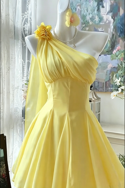 Gelbes, maßgeschneidertes, schulterfreies Homecoming-Partykleid F047