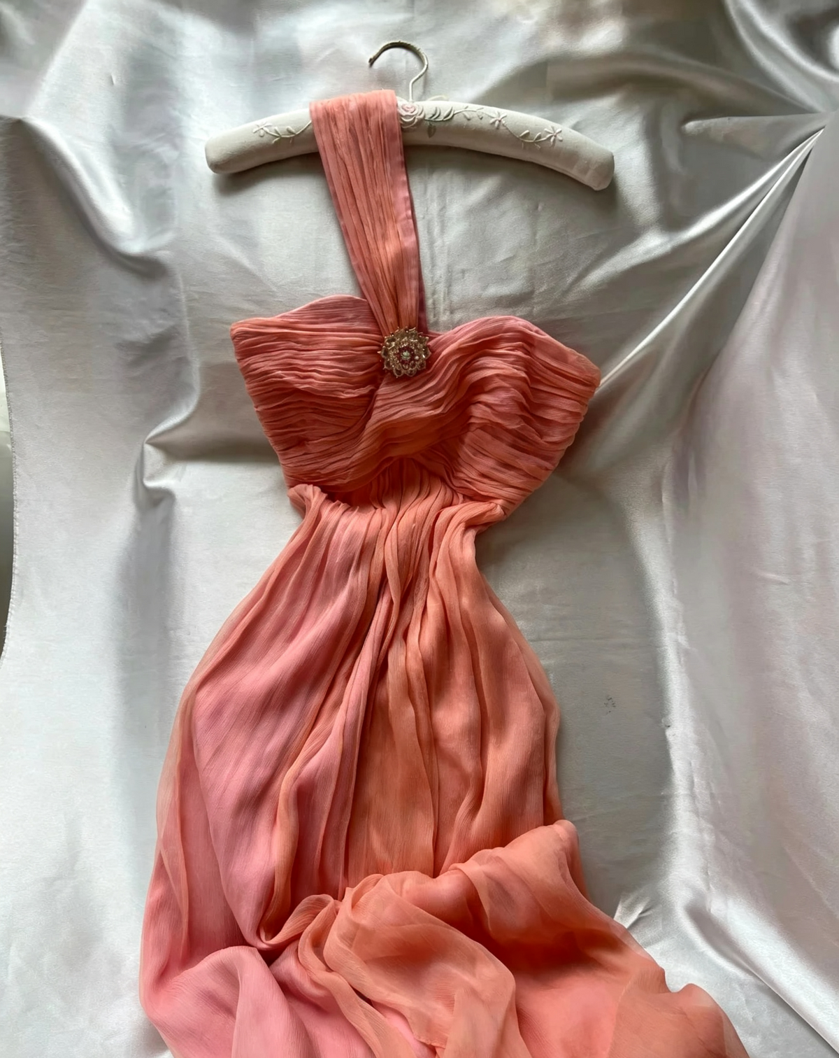 Pink Halter Neck Pleated Chiffon Evening Dress Rhinestone Brooch F0262