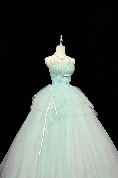 Trägerloses Ballkleid aus Spitze und Tüll mit Satinbandschleifen F0080