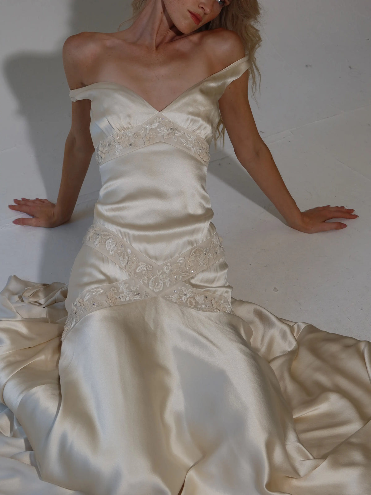 Champagne Satin V Neck Mermaid Evening Dress Floral Beaded Lace L041