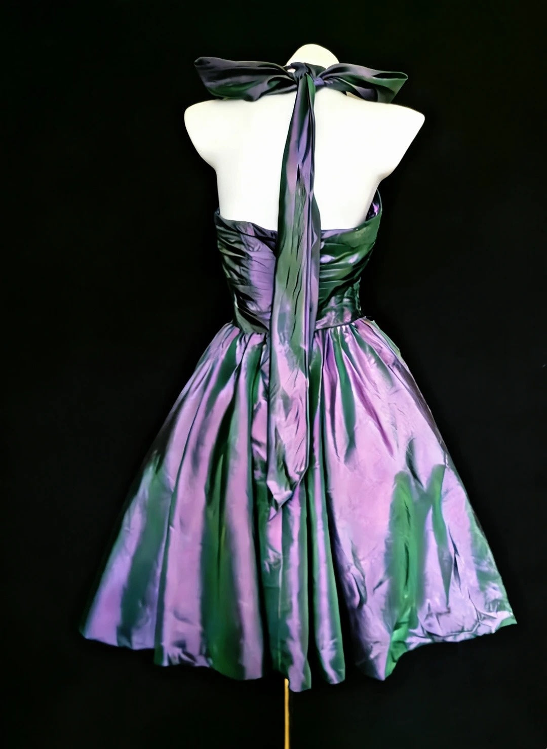 Irisierendes Lila-Grün Neckholder Heimkehrkleid Gerafftes Kurzes Satin Partykleid F0020