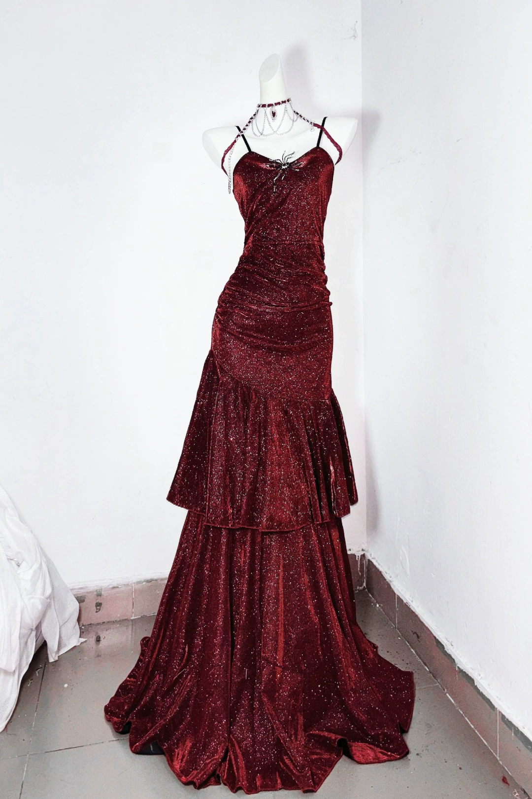 Sparkly Burgundy Mermaid Spaghetti Strap Evening Dress F0284