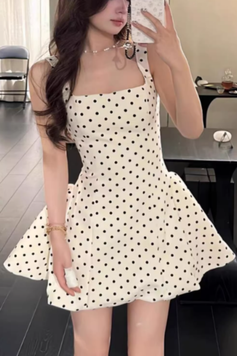 Weißes Tupfenkleid, eleganter Stil, bauschiger kurzer Rock, modisches Damenkleid 008