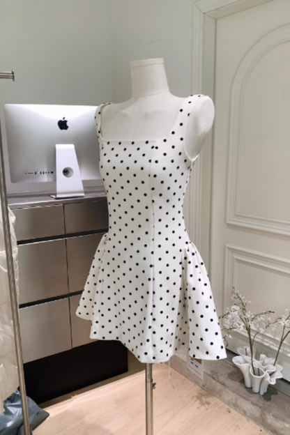 Weißes Tupfenkleid, eleganter Stil, bauschiger kurzer Rock, modisches Damenkleid 008
