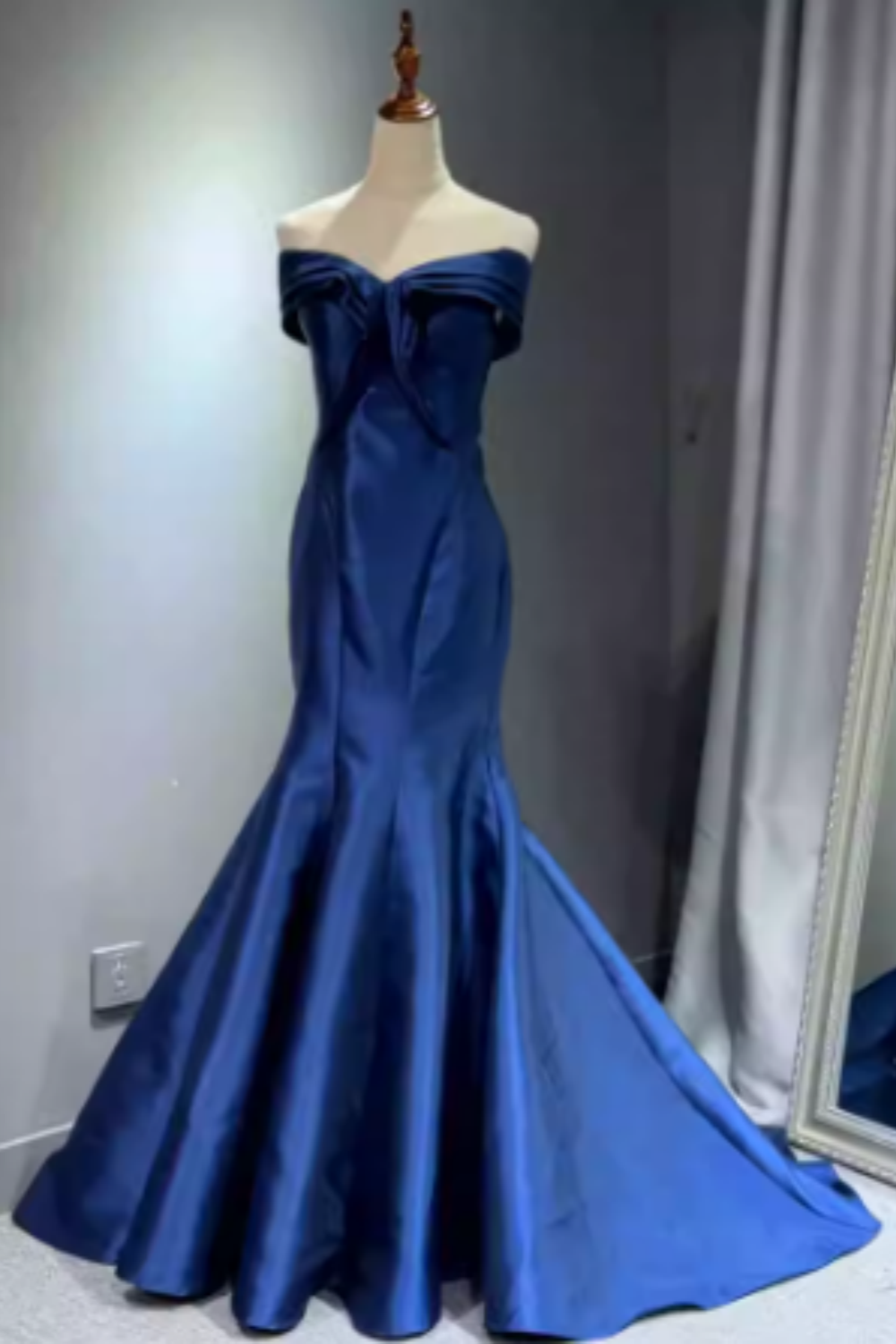 Königsblaues Satin-Meerjungfrauen-Ballkleid mitCarmen-Ausschnitt, Schnürung am Rücken, formelles Abendkleid mit Schleppe Floral-08