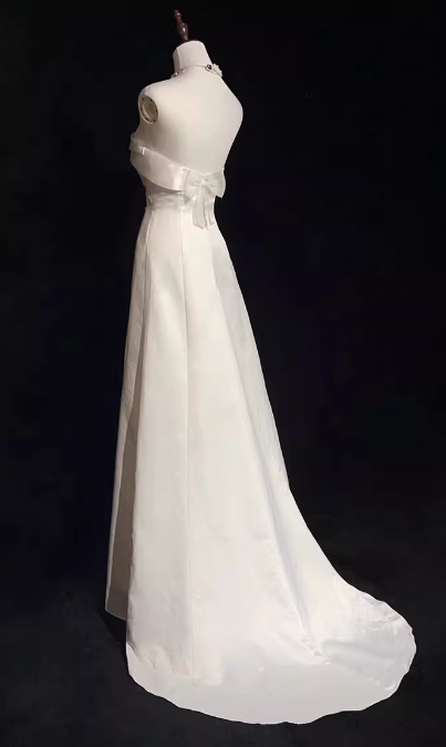 Trägerloses Hochzeitskleid aus weißem Satin mit Schleife am Rücken, Kapellenschleppe, Brautkleid Floral-012
