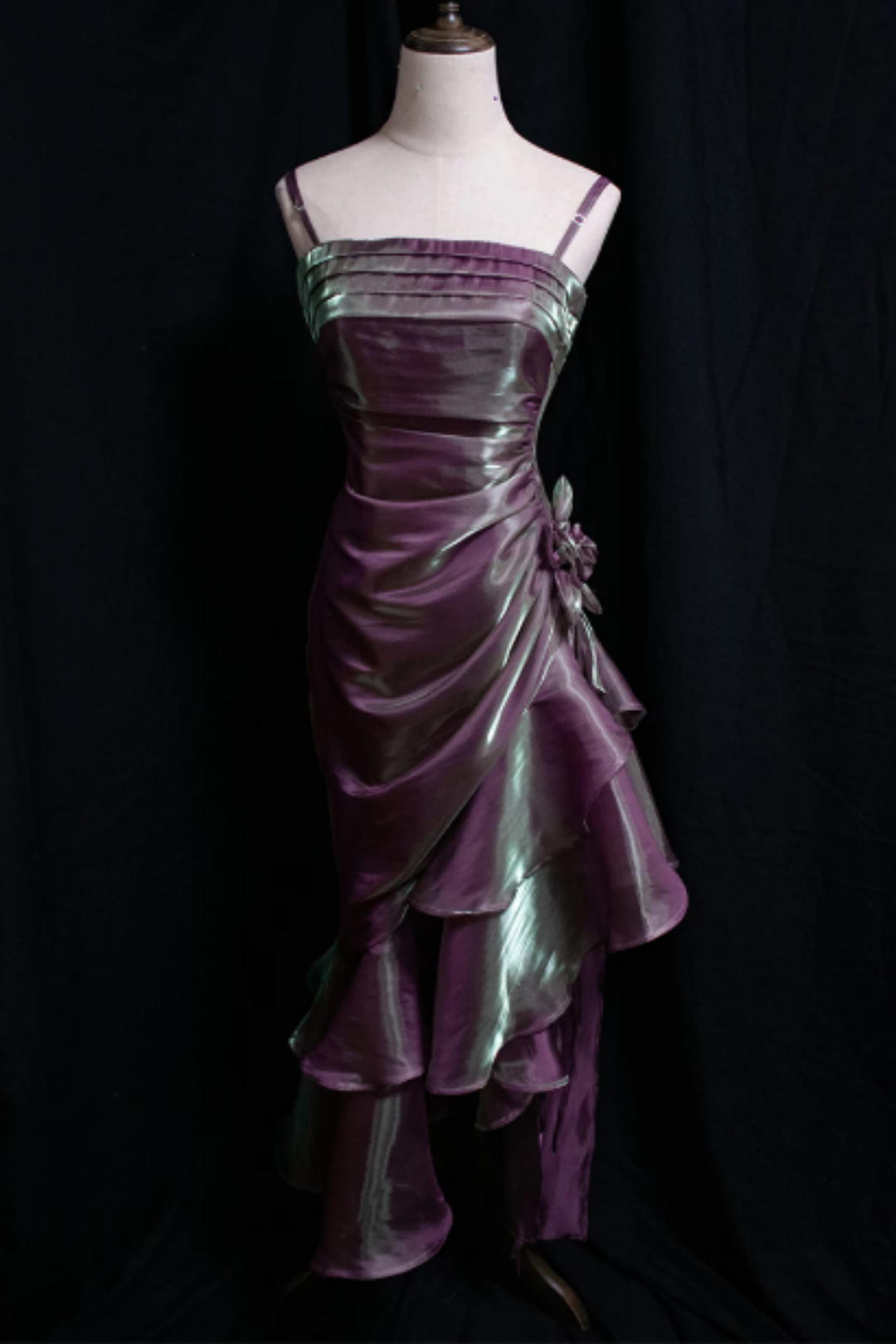 Vintage-inspired iridescent mermaid gown L006
