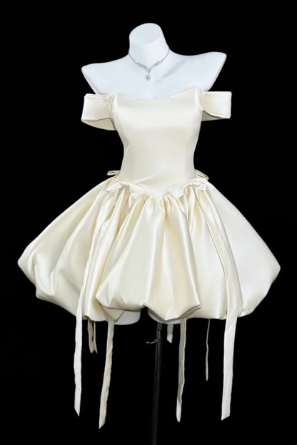 Festliches Kleid Cremefarben Satin schulterfrei Individuelles Abschlussball Feen-Stil Minikleid Blumenmuster048