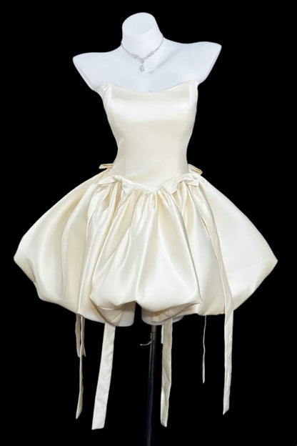 Festliches Kleid Cremefarben Satin schulterfrei Individuelles Abschlussball Feen-Stil Minikleid Blumenmuster048